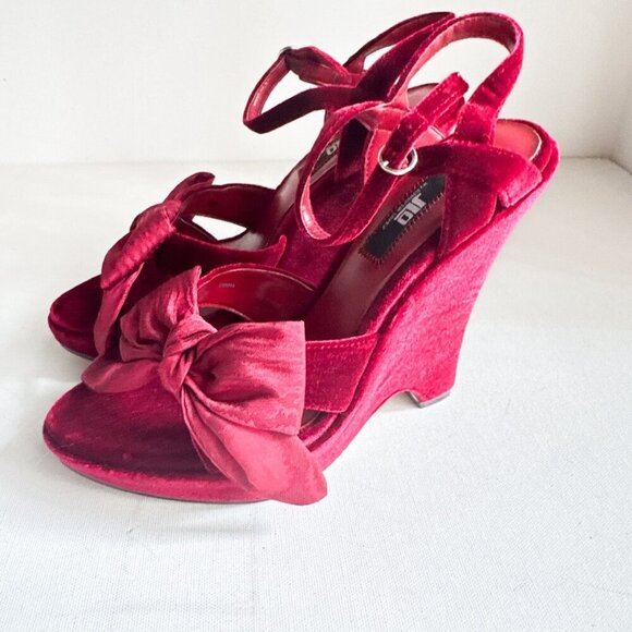 Vintage  Y2K J Lo. By Jennifer Lopez Burgundy Red Velvet Wedge Heels - Picture 1 of 9
